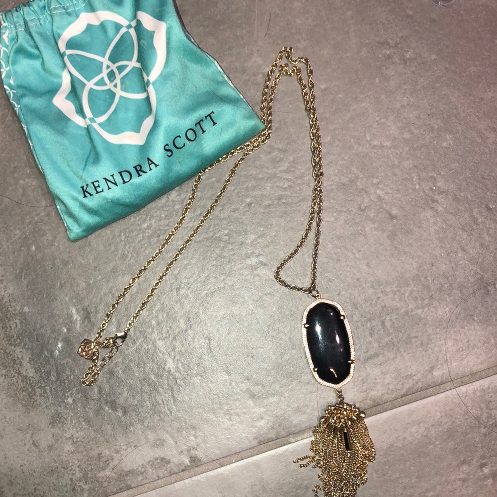 Black kendra Scott signature Rayne pendant